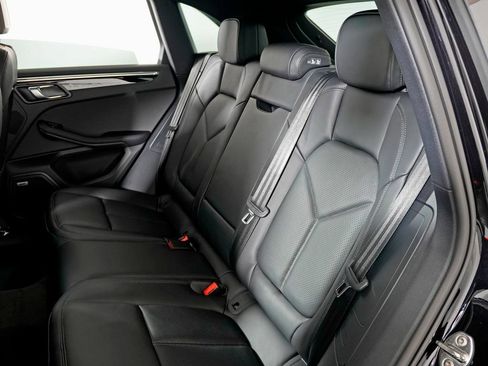 Certified 2026 Porsche Macan AWD/4WD image 31