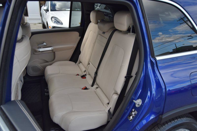 Used 2021 Mercedes-Benz GLB 250 4MATIC w/ Premium Package image 32