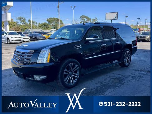 Used 2011 Cadillac Escalade ESV Premium image 3