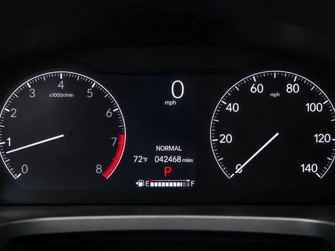 Used 2025 Honda Pilot Sport image 9