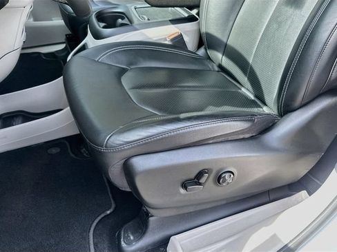 Used 2022 Chrysler Pacifica Touring-L AWD/4WD image 19