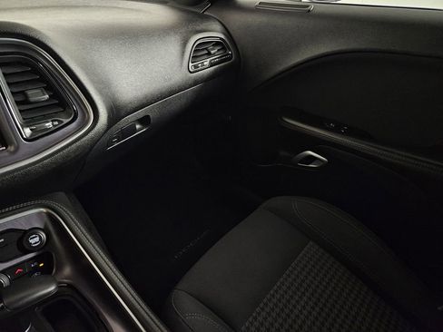 Used 2016 Dodge Challenger SXT w/ Blacktop Package image 18