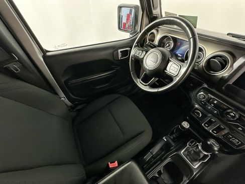 Used 2018 Jeep Wrangler Sport AWD/4WD image 9