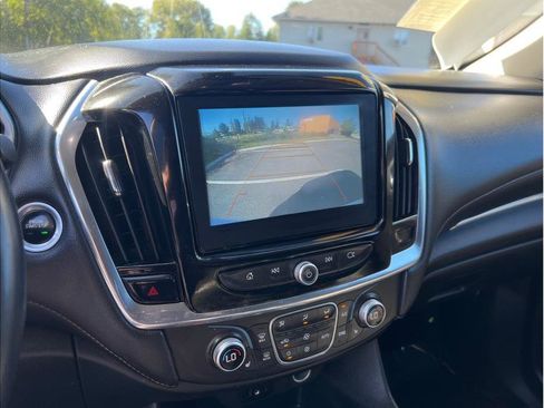 Used 2018 Chevrolet Traverse LT image 9