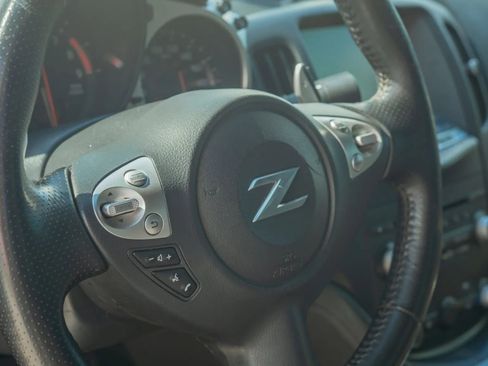 Used 2018 Nissan 370Z Touring RWD image 22