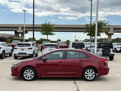 Used 2026 Toyota Corolla LE image 8