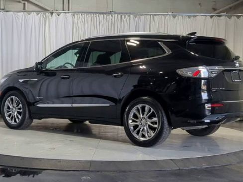 Used 2024 Buick Enclave Avenir w/ Avenir Technology Package AWD/4WD image 8