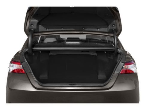 Used 2019 Toyota Camry LE w/ Sunroof Package FWD image 11