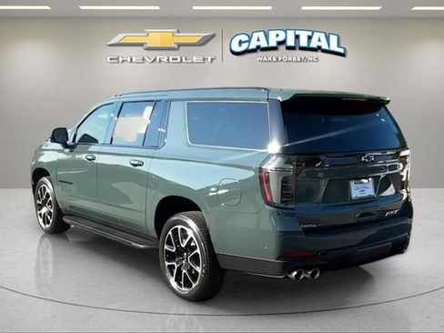 Used 2025 Chevrolet Suburban RST w/ Comfort Package AWD/4WD image 3