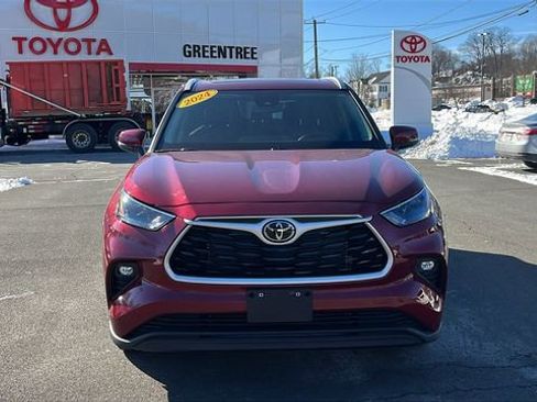 Certified 2024 Toyota Highlander XLE image 2