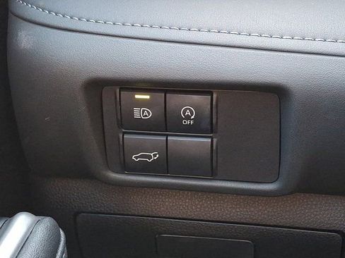 Used 2023 Toyota Highlander XLE image 31