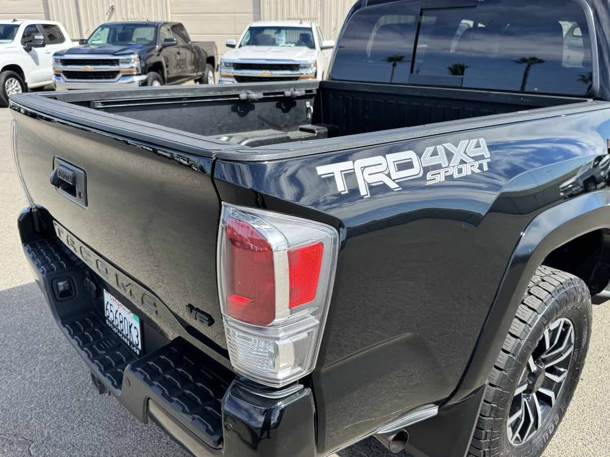 Used 2022 Toyota Tacoma TRD Sport w/ TRD Premium Sport Package AWD/4WD image 11