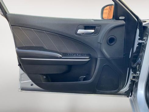 Used 2019 Dodge Charger SXT image 16