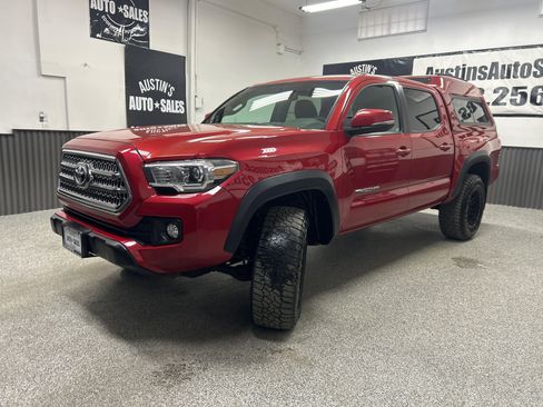Used 2016 Toyota Tacoma TRD Off-Road w/ Premium & Technology Package RWD image 3
