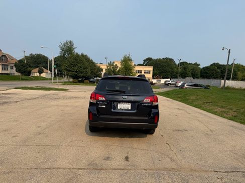 Used 2013 Subaru Outback 2.5i Limited w/ Moonroof Pkg AWD/4WD image 5