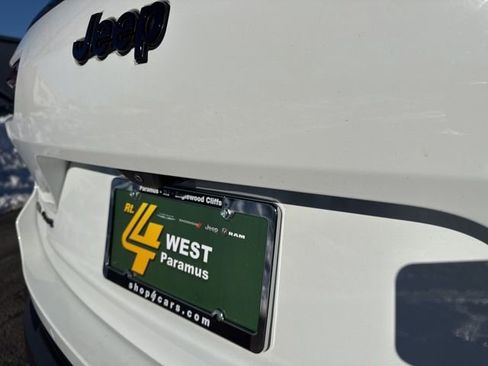 Certified 2023 Jeep Grand Cherokee L Laredo image 12