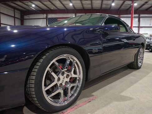 Used 2001 Chevrolet Camaro Z28 w/ SS Performance/Appearance Pkg image 31
