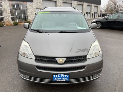 Used 2004 Toyota Sienna XLE image 12