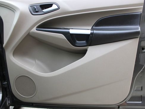 Used 2016 Ford Transit Connect Titanium image 3