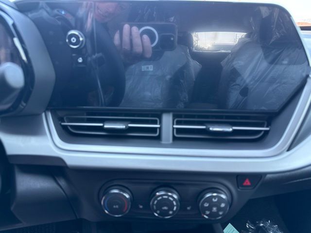 New 2026 Chevrolet Trax LS w/ LS Convenience Package FWD image 18
