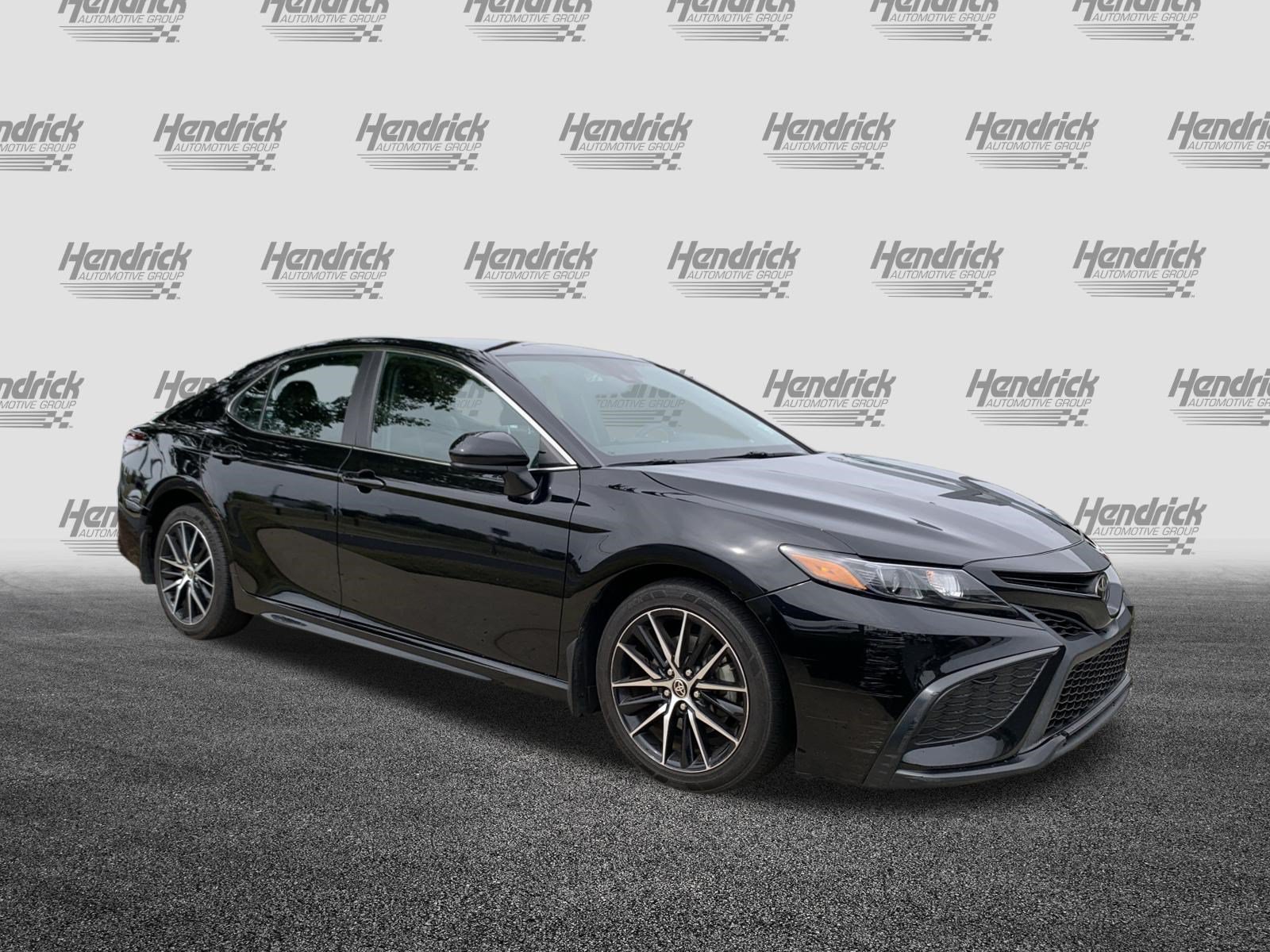 Used 2021 Toyota Camry SE FWD image 2