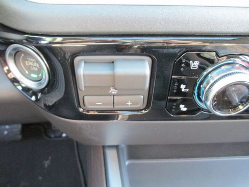 New 2026 GMC Sierra 1500 SLT w/ SLT Convenience Package image 17