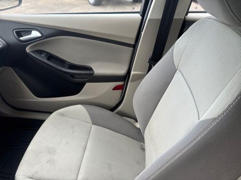 Used 2014 Ford Focus SE FWD image 12
