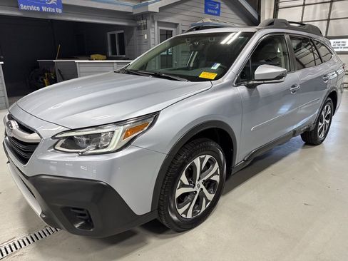 Used 2022 Subaru Outback Limited XT AWD/4WD image 3