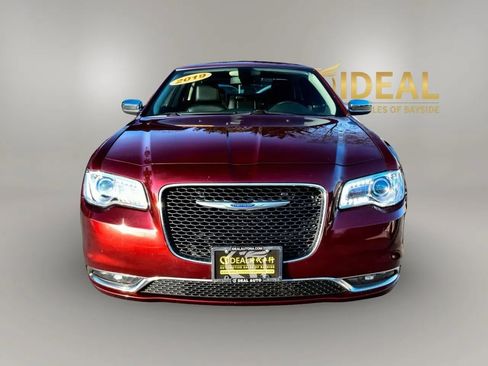 Used 2019 Chrysler 300 Limited RWD image 2