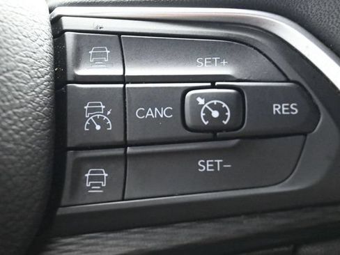 Used 2023 Jeep Grand Cherokee Altitude RWD image 19