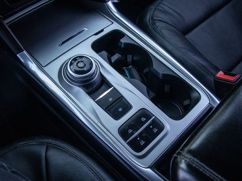 Used 2020 Ford Explorer XLT w/ Equipment Group 202A image 17