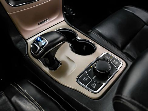 Used 2015 Jeep Grand Cherokee Overland AWD/4WD image 34