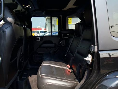 Used 2019 Jeep Wrangler Unlimited Sahara AWD/4WD image 25