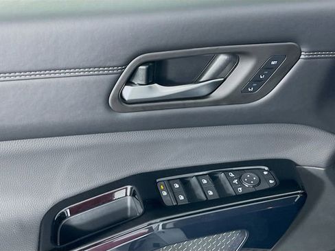 New 2026 Nissan Pathfinder Platinum image 18