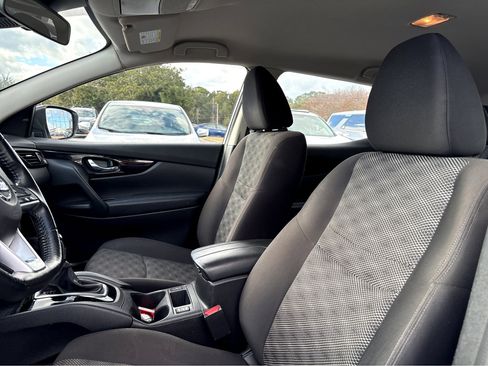 Used 2022 Nissan Rogue Sport SV image 14