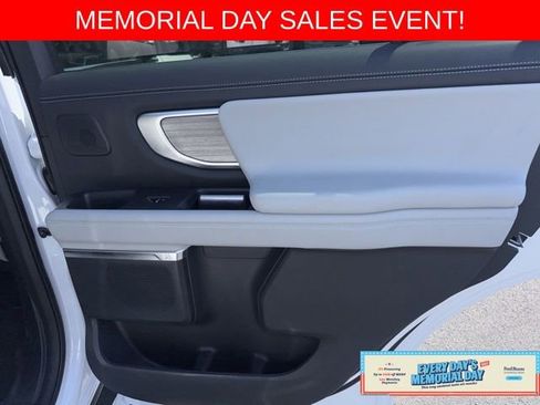 Used 2025 Ford Expedition Platinum w/ Driver's Package AWD/4WD image 15