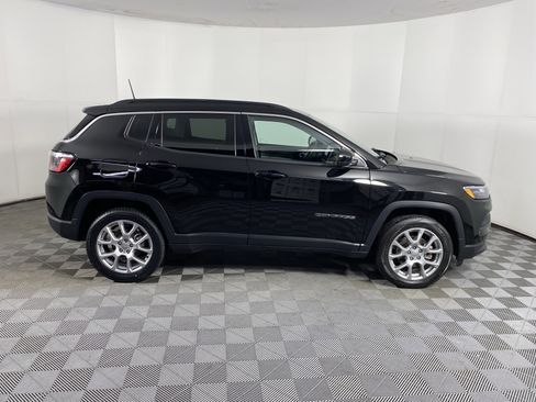 Used 2022 Jeep Compass Latitude image 6
