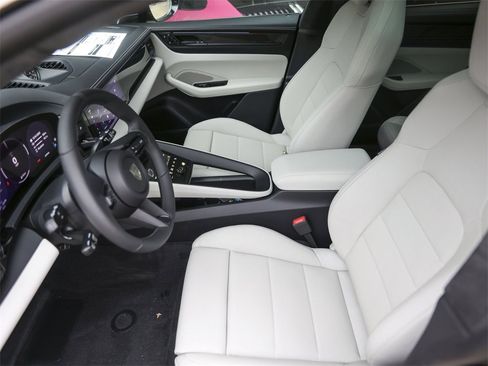 New 2025 Porsche Macan Turbo Electric image 15