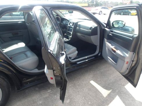 Used 2006 Chrysler 300 C w/ Protection Group II RWD image 5