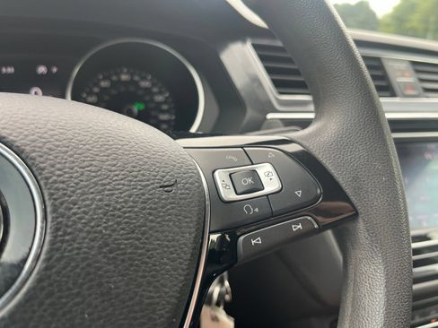 Used 2018 Volkswagen Tiguan S FWD image 15