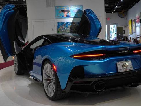 Used 2022 McLaren GT RWD image 15