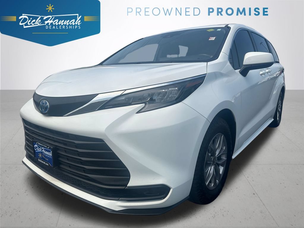 Used 2024 Toyota Sienna LE AWD/4WD image 1