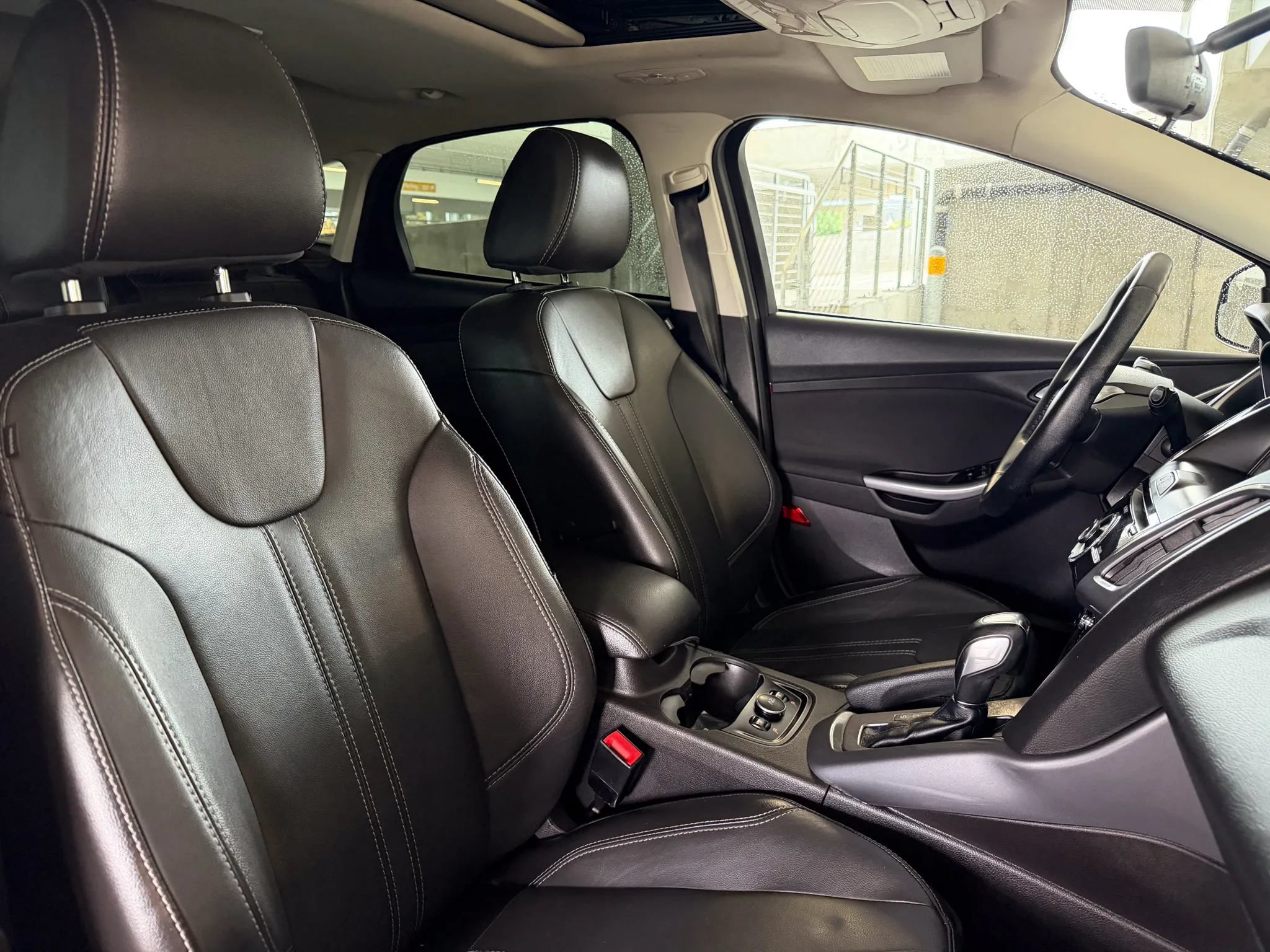 Used 2014 Ford Focus Titanium FWD image 25