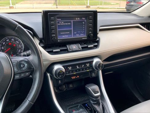 Used 2021 Toyota RAV4 XLE Premium FWD image 6