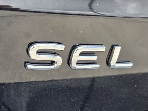 Used 2024 Volkswagen Taos SEL AWD/4WD image 14