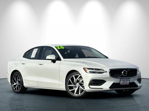Used 2020 Volvo S60 T5 Momentum w/ Premium Package image 2