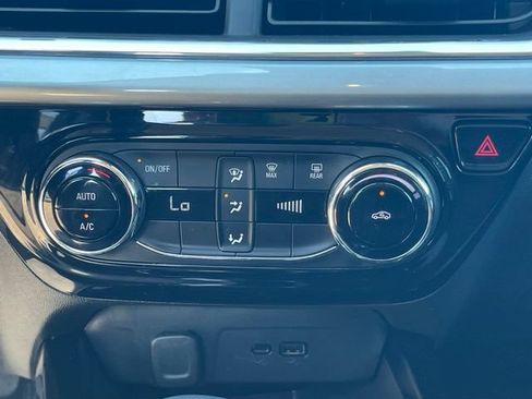 Used 2025 Chevrolet Trax LT FWD image 27