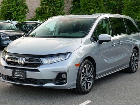 Used 2025 Honda Odyssey Elite image 3