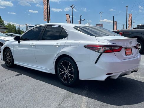 Used 2021 Toyota Camry SE FWD image 5