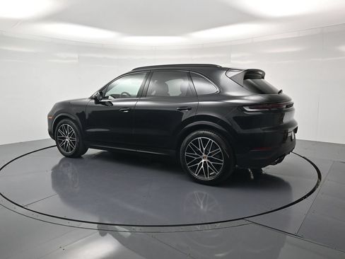 Certified 2026 Porsche Cayenne AWD/4WD image 3